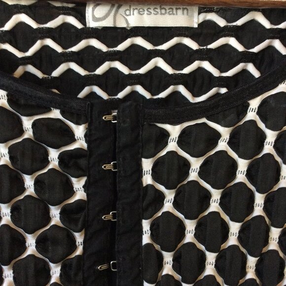 Dressbarn Black & White Textured Top with Long Sleeves with Front Clasp Closure - Picture 3 of 7